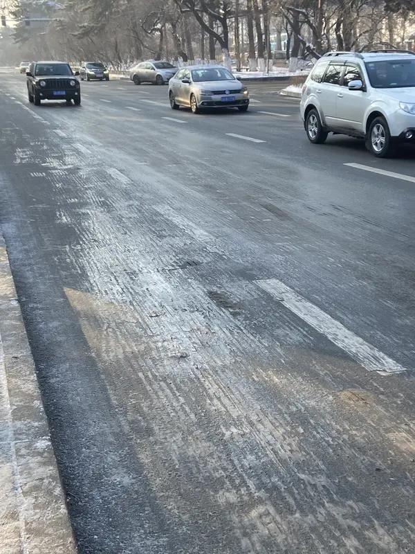 北京这场雪，给城市添了几分诗意，可也让出行变得艰难。17 日 06 时至 18 