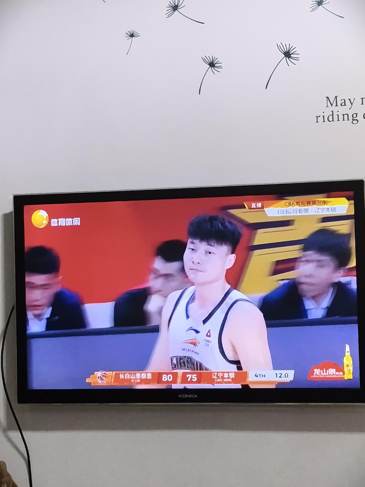 看出来了，辽篮的新引进的两个小外援哈维、布罗金盾不堪大用，一般般的水平。
最近几