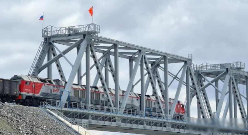 远东基建狂奔，中俄桥连成片，地方抢着当“通道管家”

最近这几年，俄罗斯远东那边