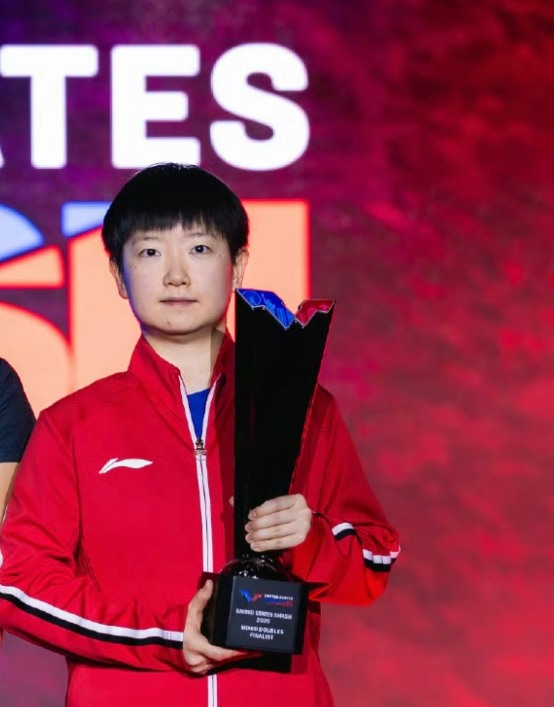 不接受任何人表演，也不给任何人表演。我们绝对女王继续加油。