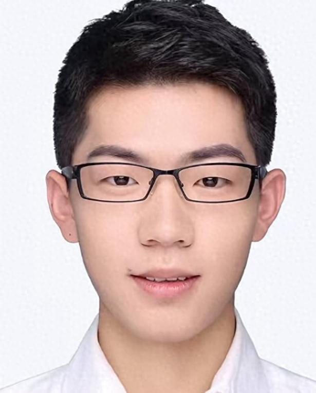 温州小伙爬山离奇死亡，监控全坏救援队都懵了
这事太邪门了。30岁银行职员邱烨峰五