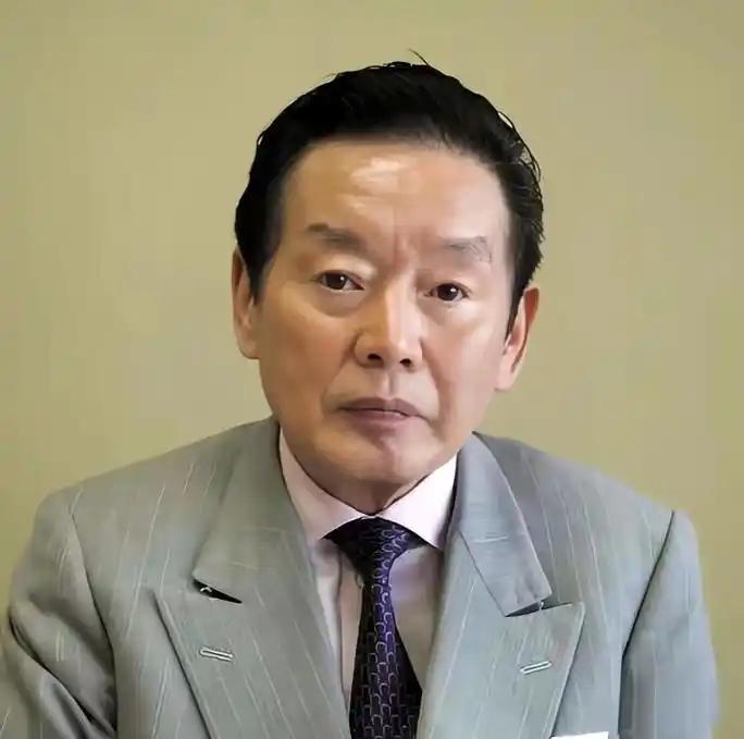 日本有个老男人，一辈子花了快2亿人民币，睡了4000个女人。有记者问他：不心疼钱