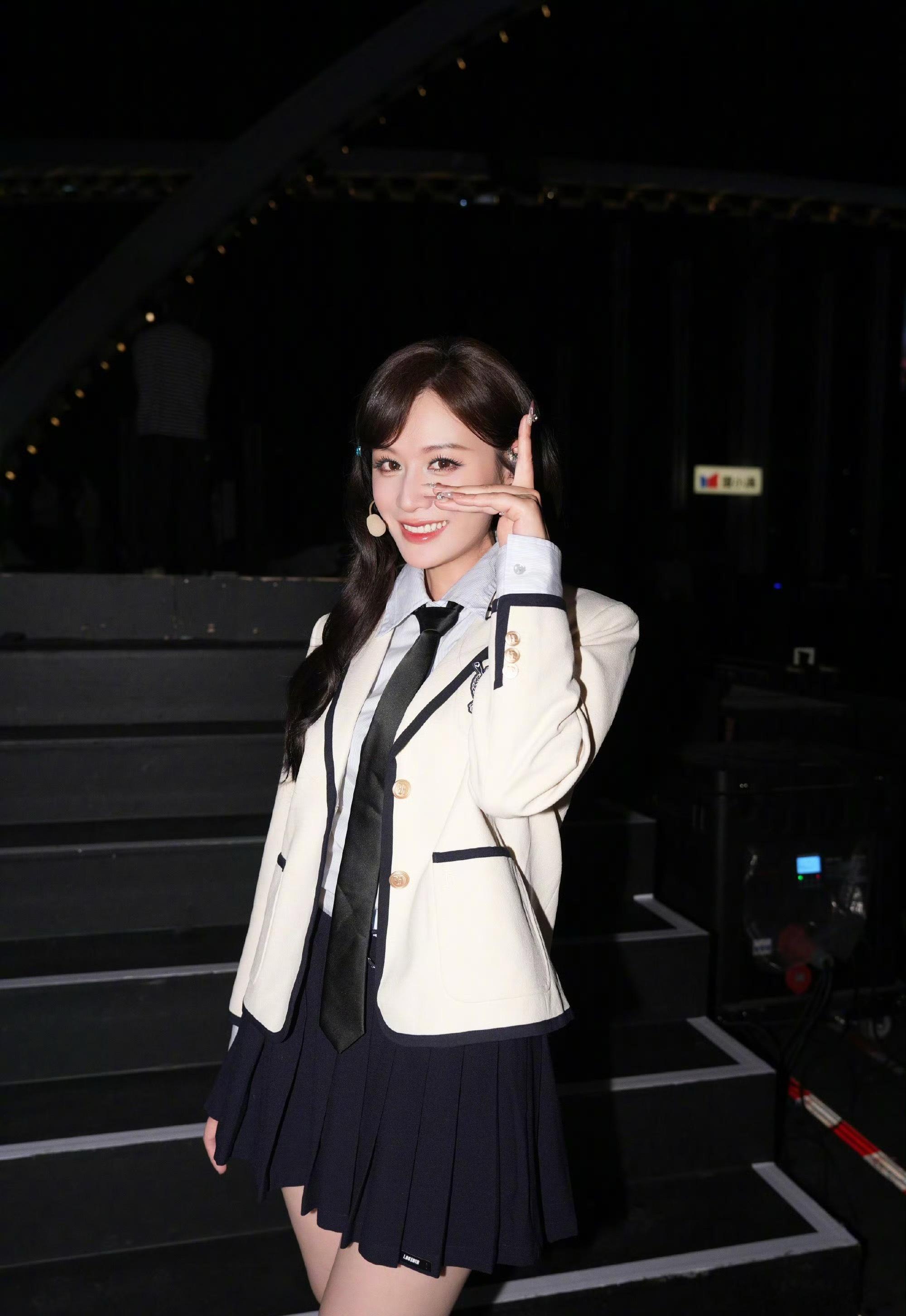 叶一茜来浪姐瘦了5斤乘风2026瘦了5斤的叶一茜，气质直接拉满，舞台表现力越来越