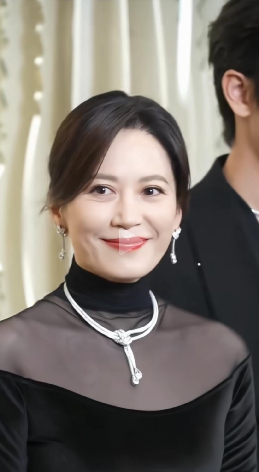 曾经是多少人心中女神，如今也老了。