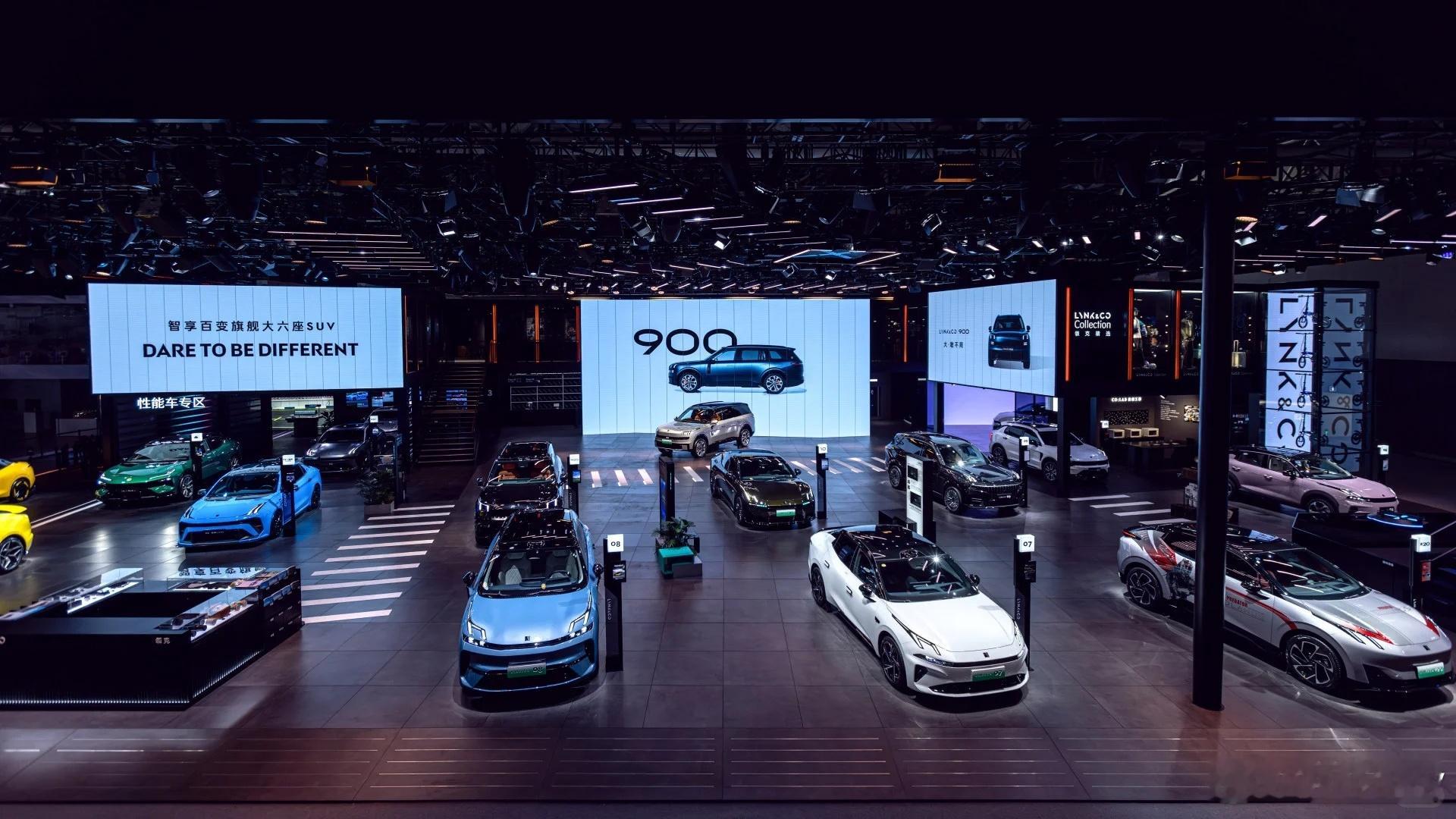 2025广州车展 这次广州车展领克展台暴击，全华班车队首发赛道基因领克宣布组建全