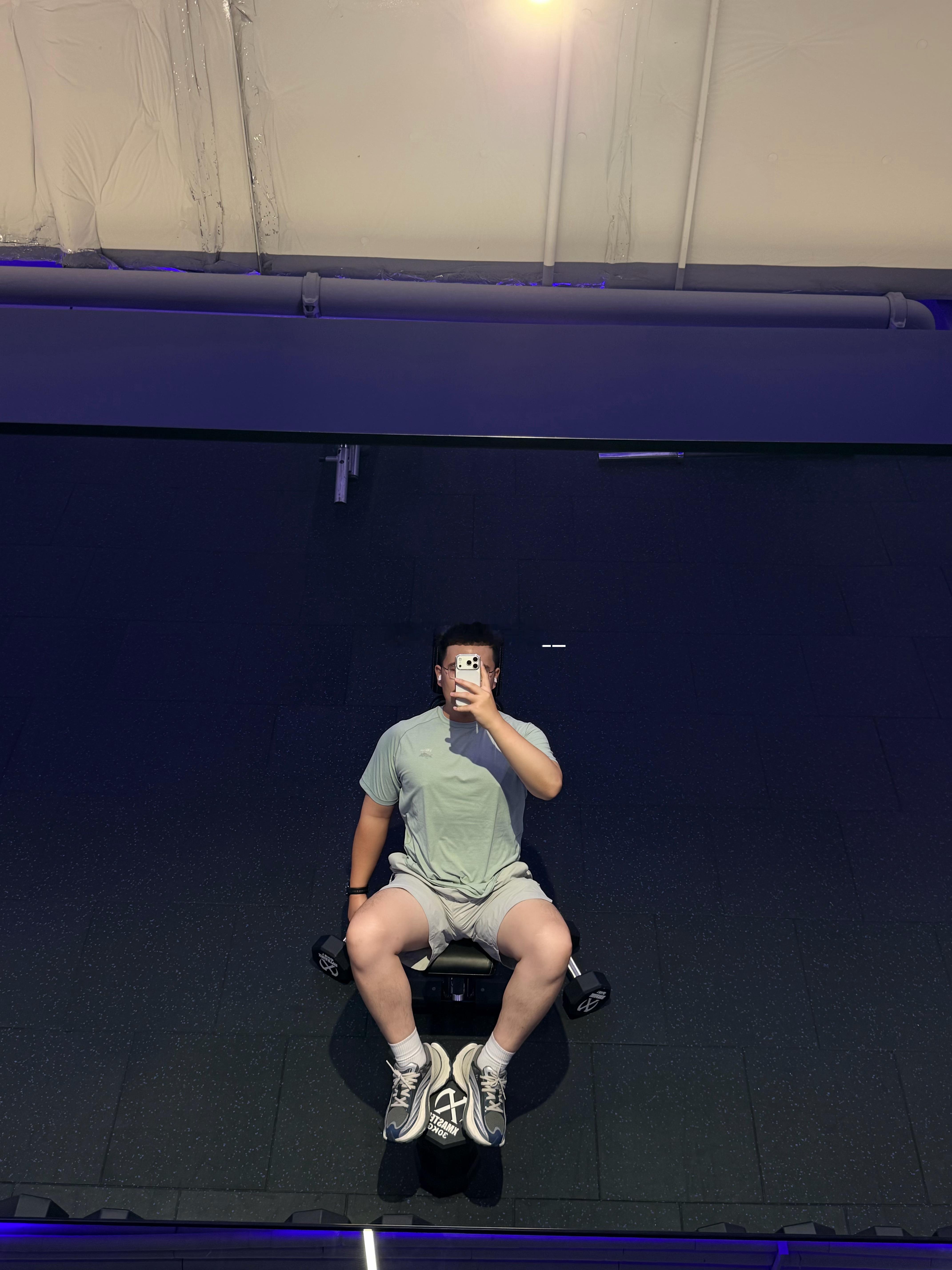 昨晚突然颈源性头疼 疼的我吃了两粒止疼药😭早早睡了感觉浪费了一个美好的夜晚 