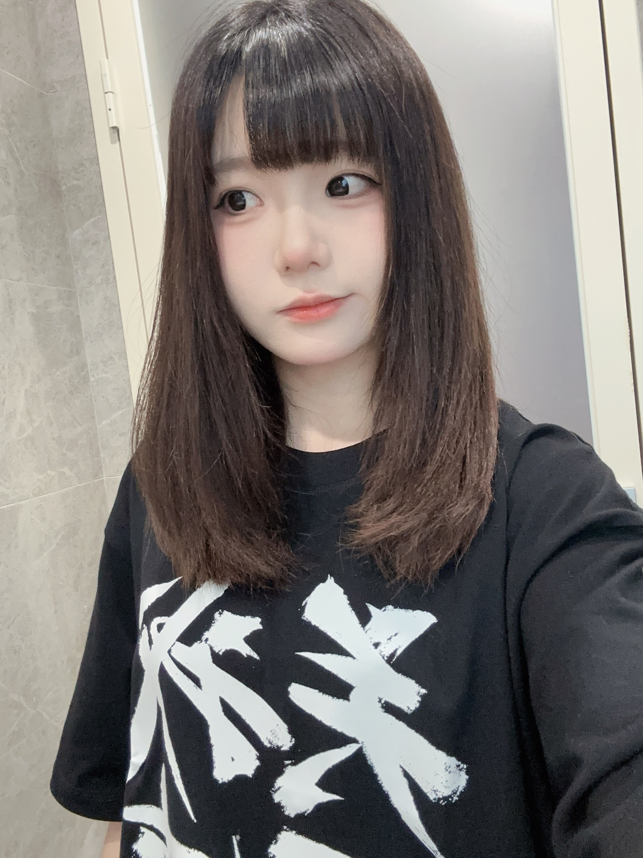 你们难道不觉得用马桶泡面很方便吗？吃完按一下就冲走了，碗都不用刷。 