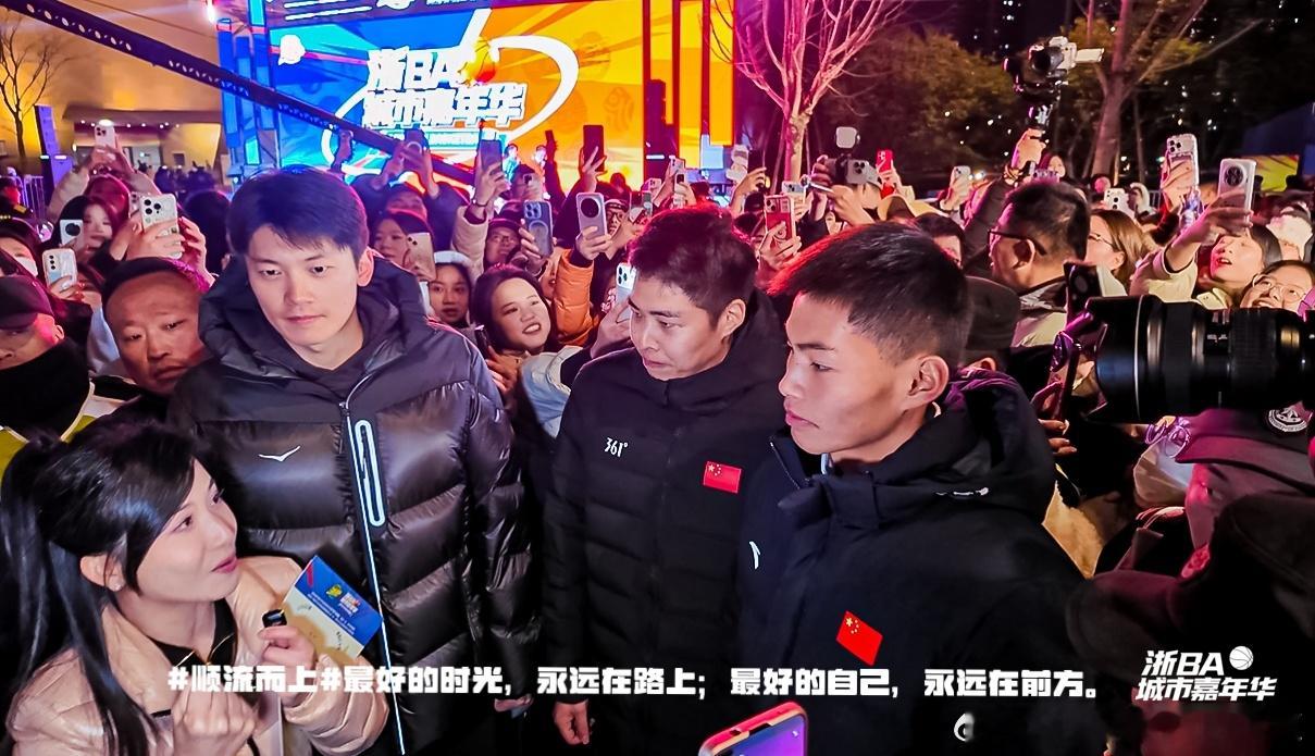 2025的最后一个周末最好的时光，永远在路上；最好的自己，永远在前方。奔赴202