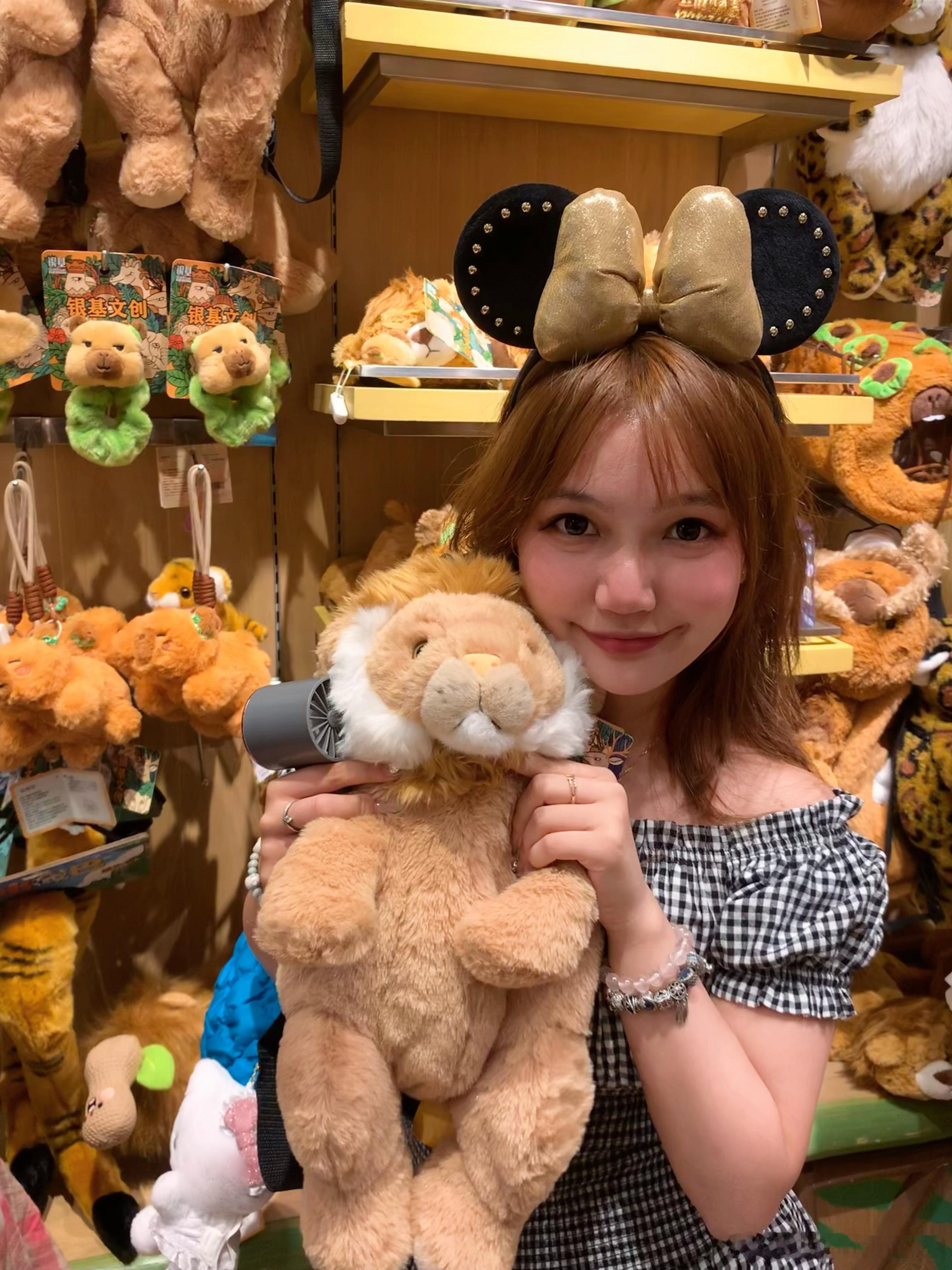 我是一个行走江湖的喵喵侠 在一个月黑风高的夜晚 发现一名在街流荡的孤独人类 于是