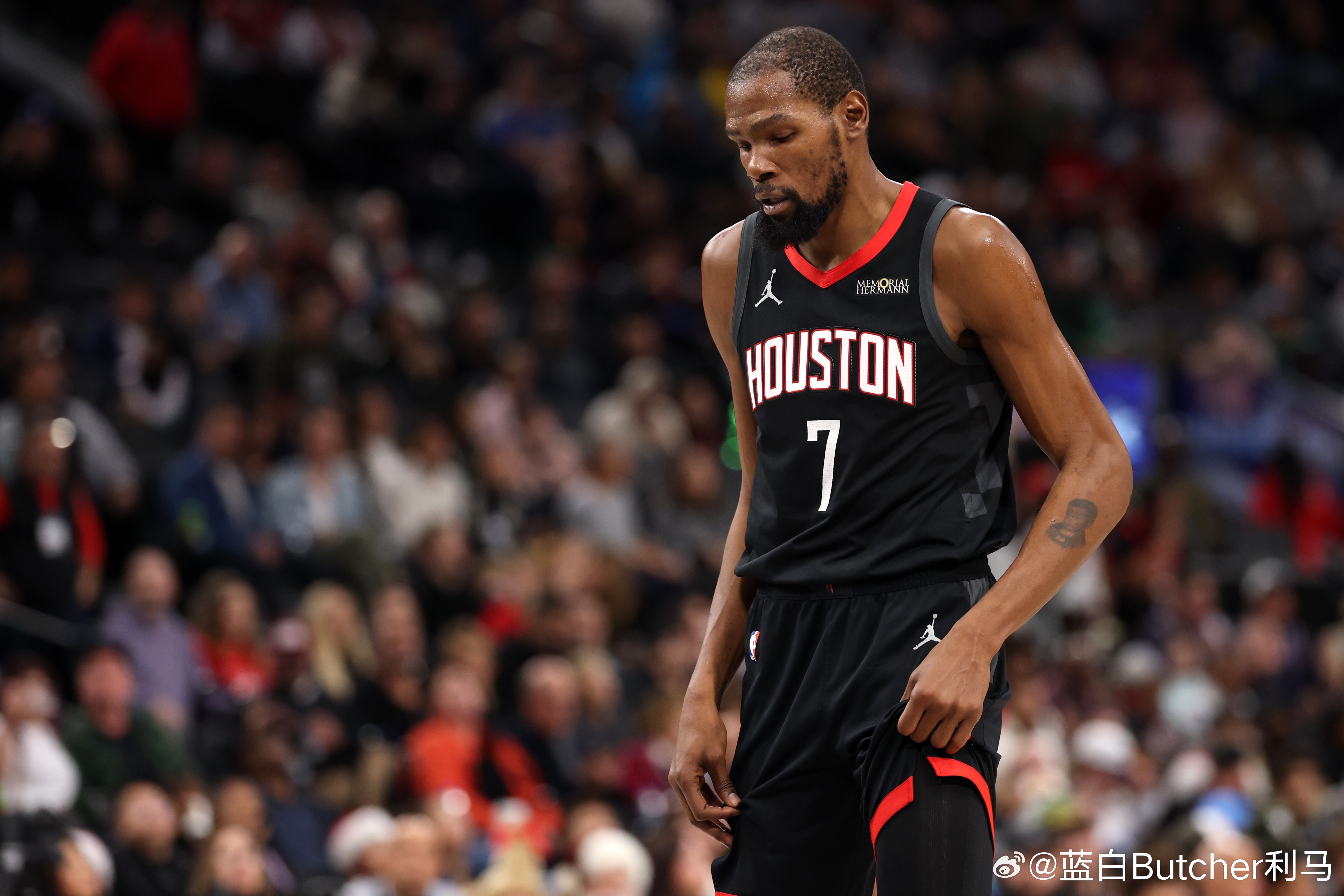 KD：只想证明虽然老了但我还能打 1月6日  常规赛，杜兰特完成三分准绝杀！ 1