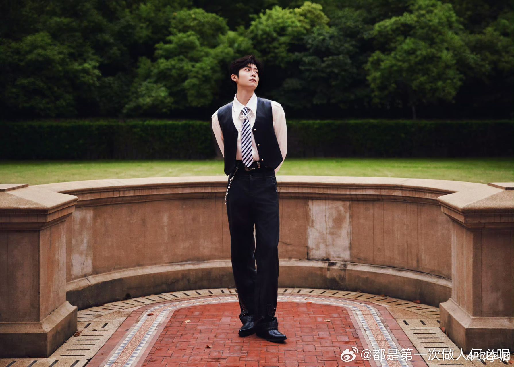 李卿3月最后一天耍酷一下李卿耍酷一下 3月最后一天李卿这是不打算让人好好过啊！九