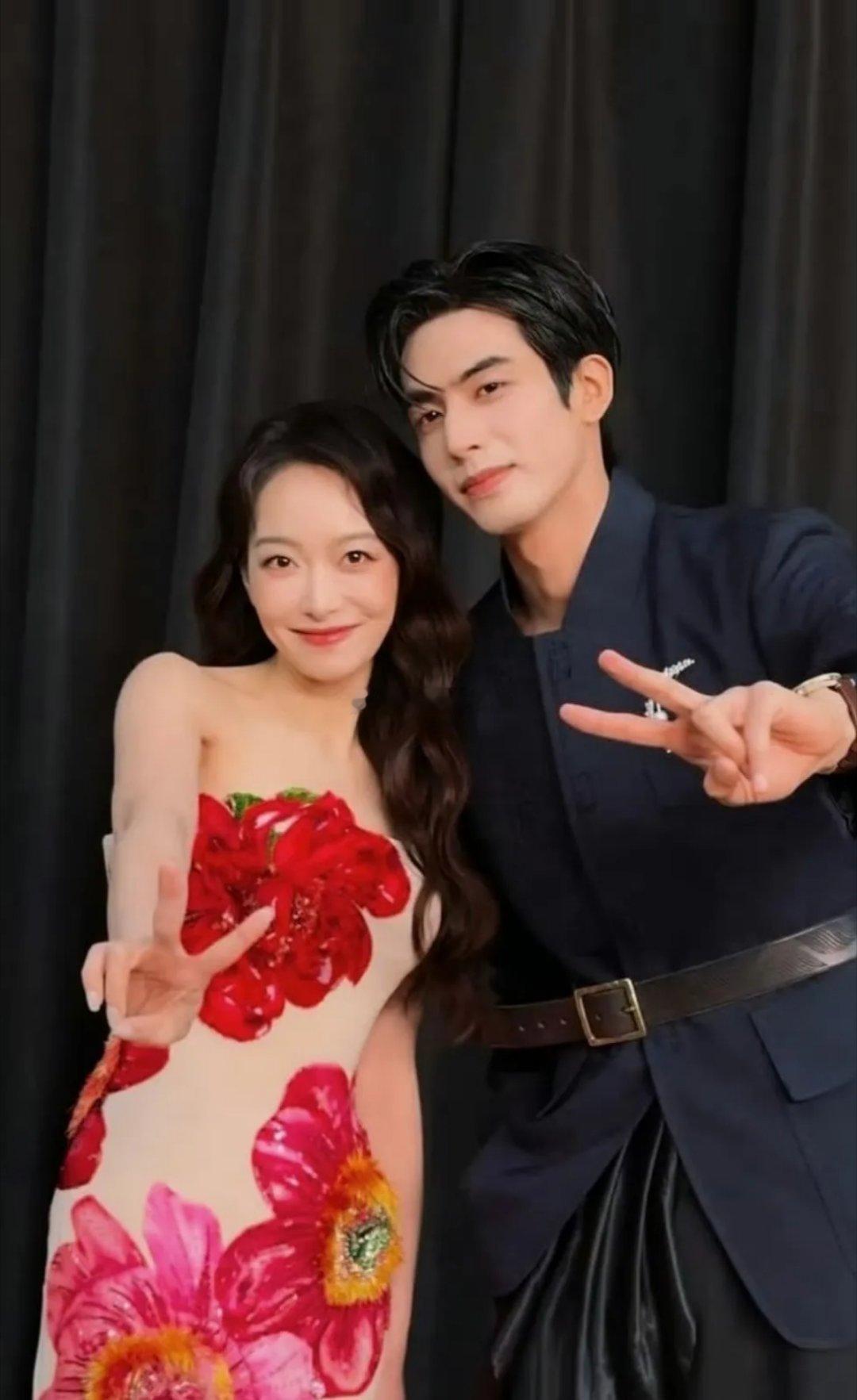 时隔5年，宋茜宋威龙再度同框，这是今天这场闹剧，看客们的最大收获，梦回当年的姐弟