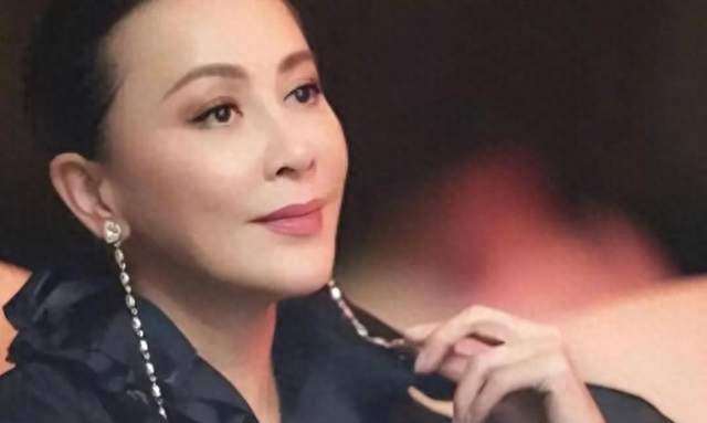刘嘉玲被绑3小时只说丢块表，成龙至今不敢提幕后大佬是谁