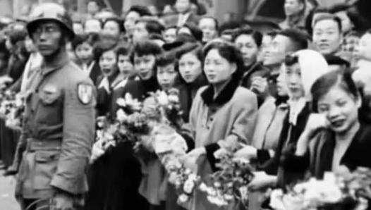 1954年1月23日，选择去台湾的志愿军1.4万名战俘抵达台湾，蒋经国代表老蒋亲
