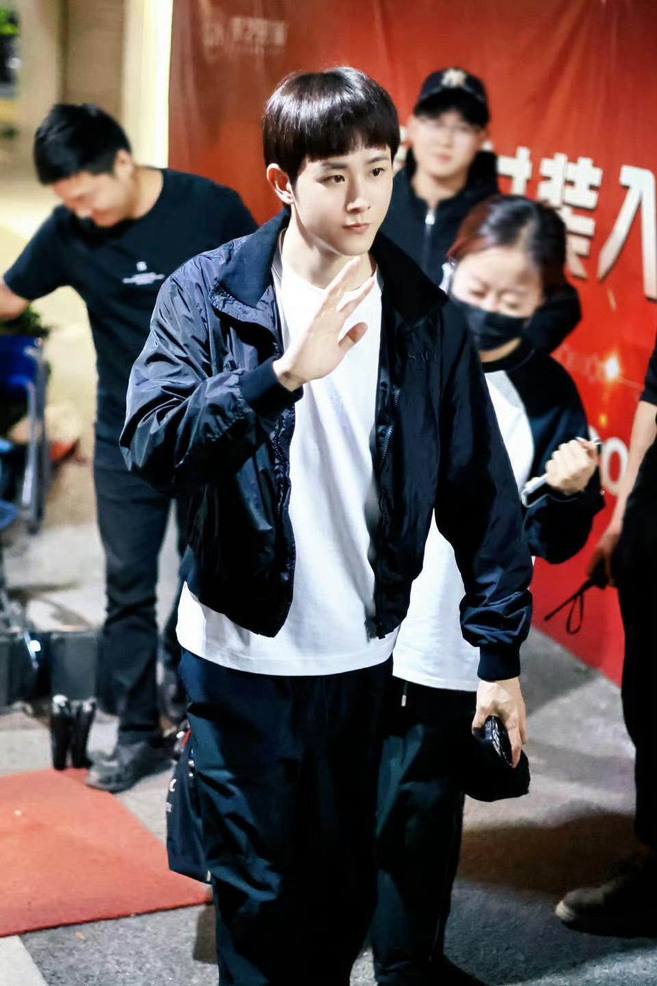 田嘉瑞囧途可算是正常作息了，萌孩子用萌纸巾盒[全力以赴] ​​​