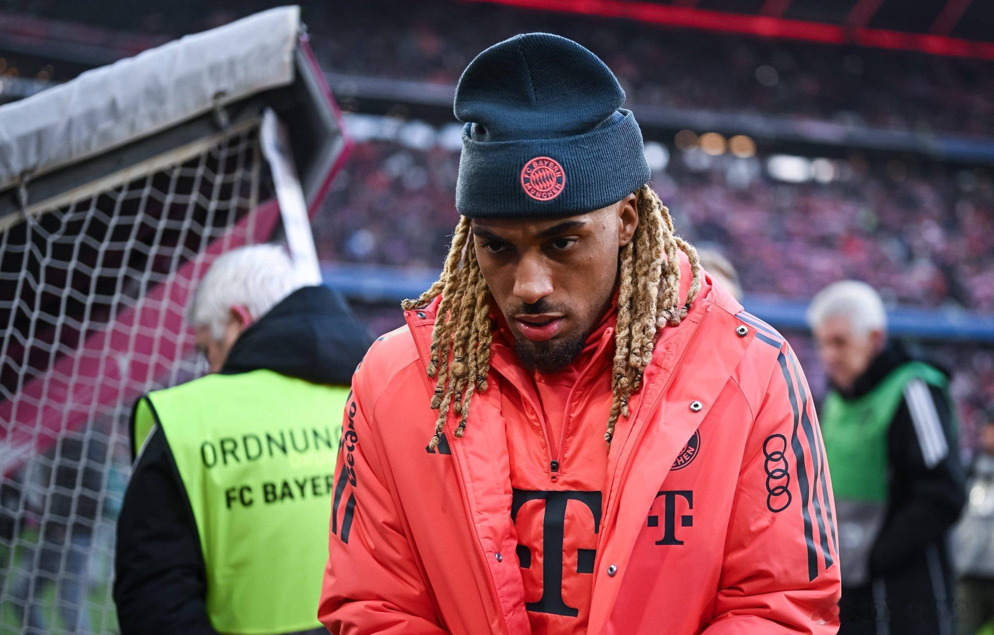 🚨🆕拜仁慕尼黑仍然對薩沙·博伊在冬季轉會窗口離隊持開放態度，目前在市場上要價