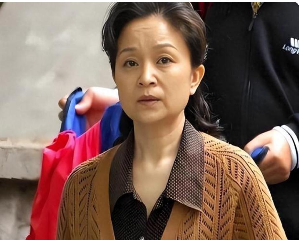 67岁刘莉莉定居日本，二婚嫁富商不再拍戏，晚年为不婚的女儿操心
娱乐