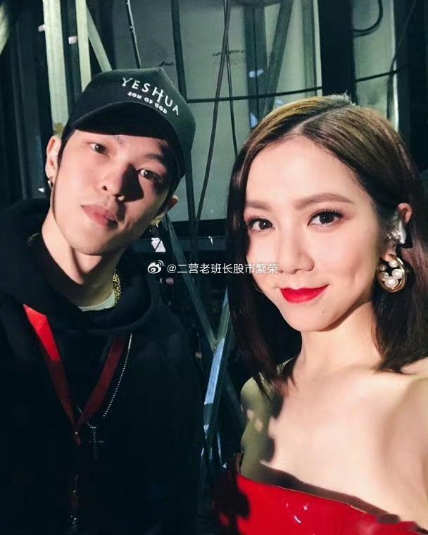 曝邓紫棋结婚邓紫棋方不回应结婚传闻 港媒报道，邓紫棋被曝与相恋8年的造型师男友M