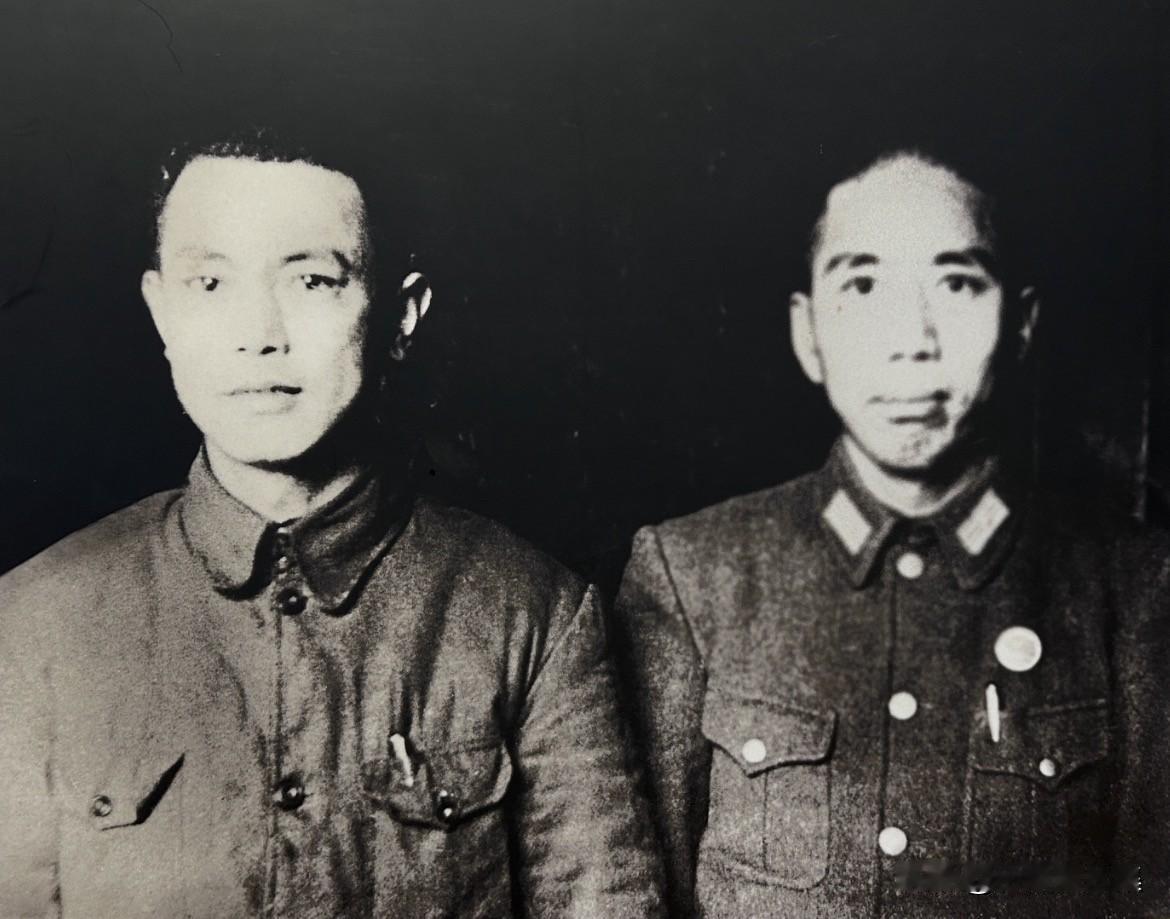 1946年，中原军区司令员李先念与中原军区副司令员兼参谋长王震在一起。中原军区部