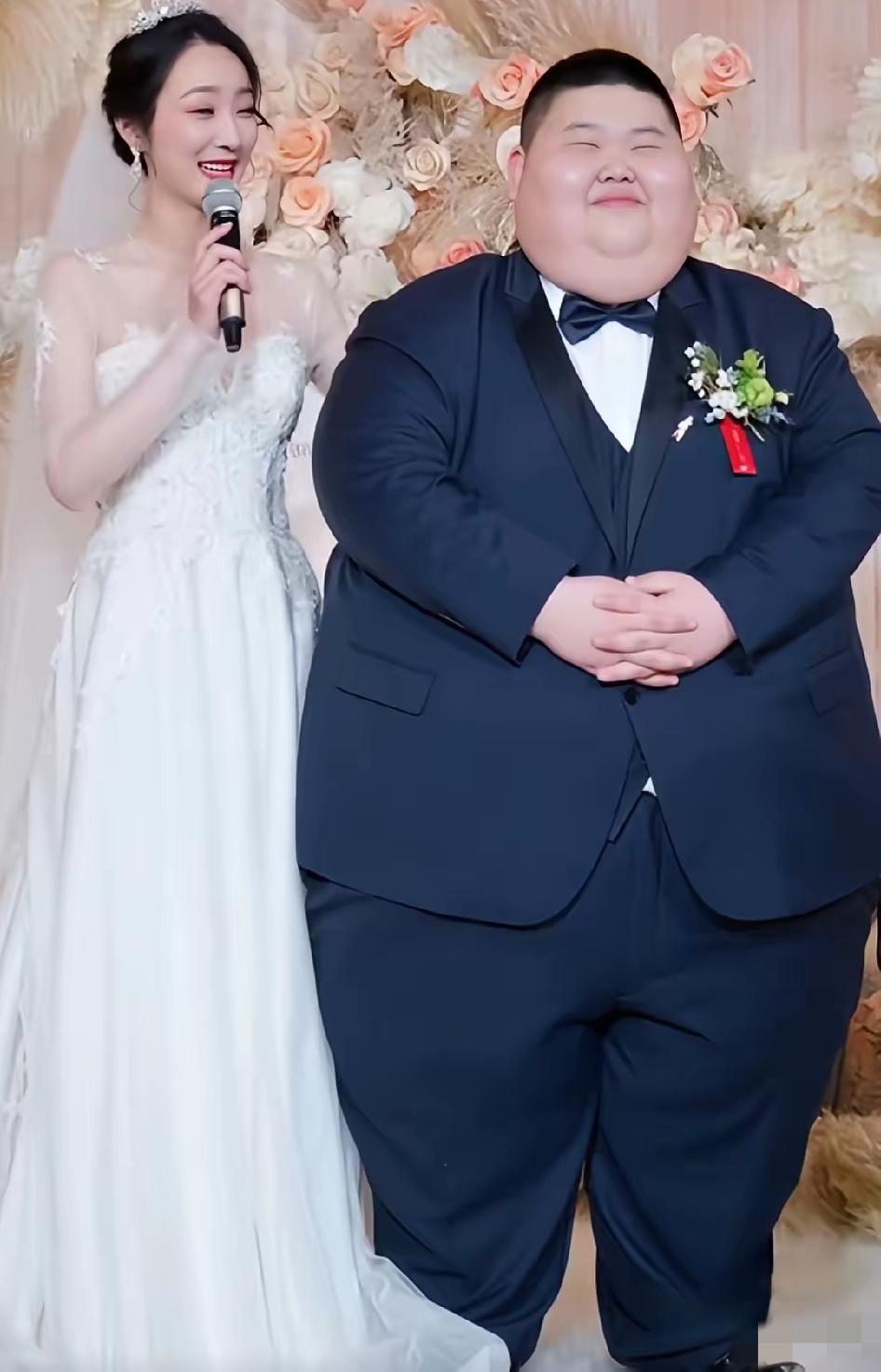 新娘: 我嫁给他不是为了钱，是真心爱他，也感谢公公婆婆准备的别墅和1000万大红