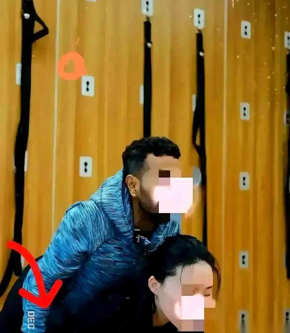 那个印度教练打包走人的时候，我就想起我小时候学游泳。
教练托着我肚子，纠正我蹬腿