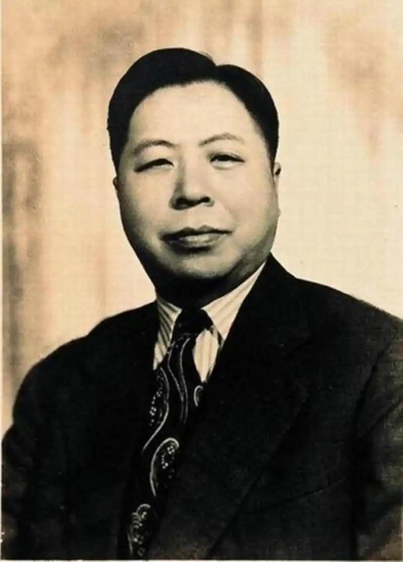 1952年，蒋介石过生日，请吴国桢吃饭，第二天还派了一个司机送他回去，谁知半路上
