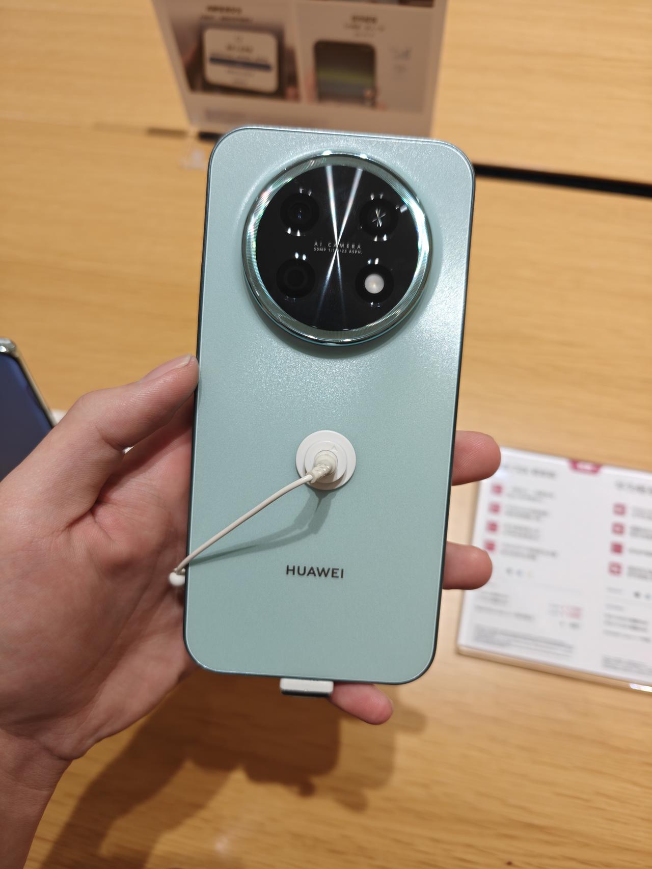 华为这玩意居然卖得比iPhone17还好
你们看了新的一周销量排行了吗，居然华为