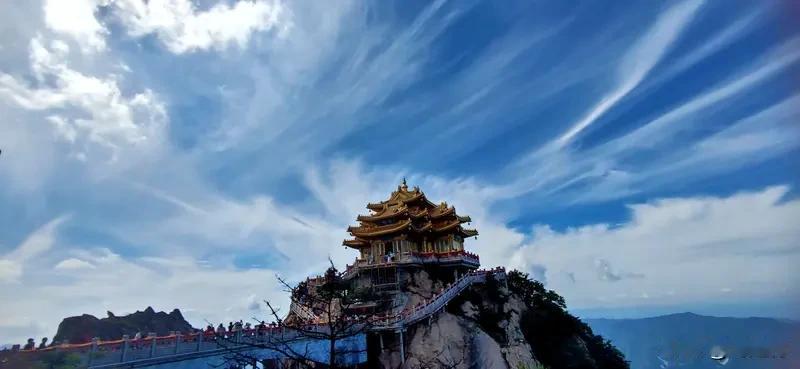 老君山月薪6万的云海观察员发声 最近老君山月薪6万招云海观察员这事闹得可火了，消