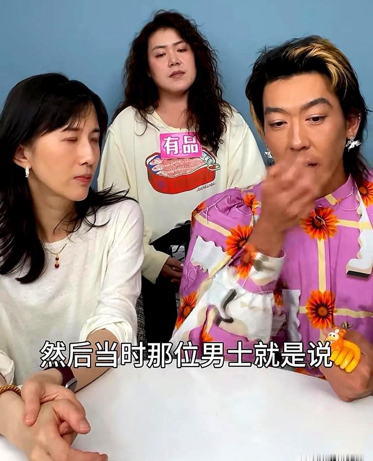 29块钱的签名照挂在网上落灰，骗子这次连地铁票都没挣回来。

一周前的活动现场，