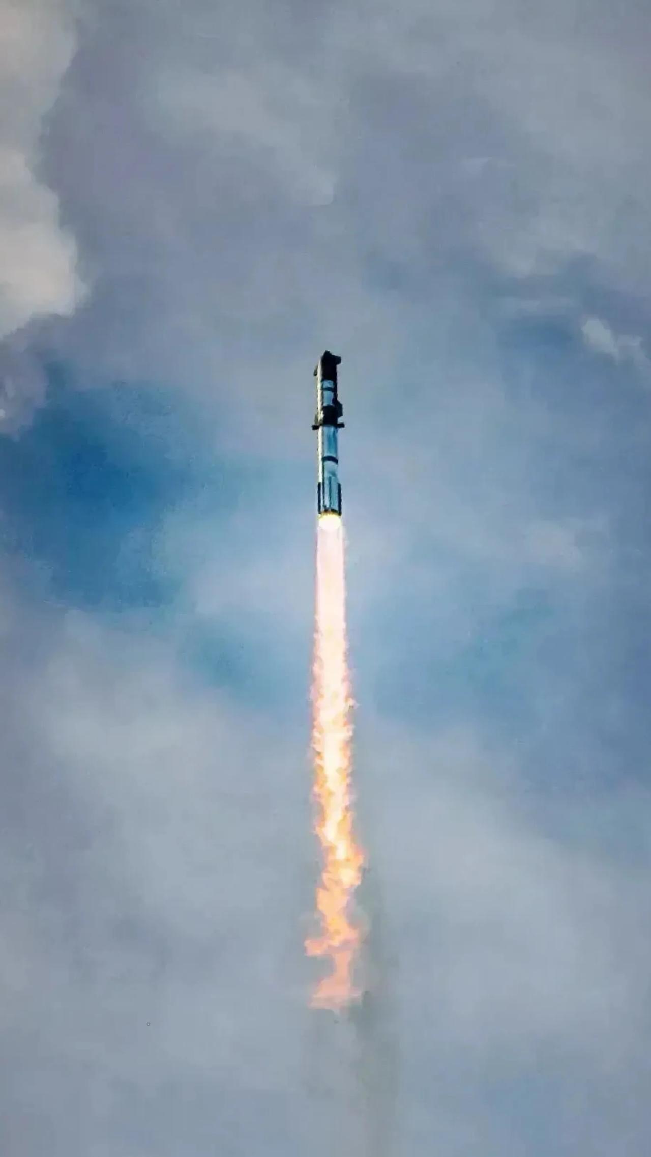 马斯克的星舰计划又进一步！它的升空、推力器分离、舱门开关测试都成功了，只是最后返