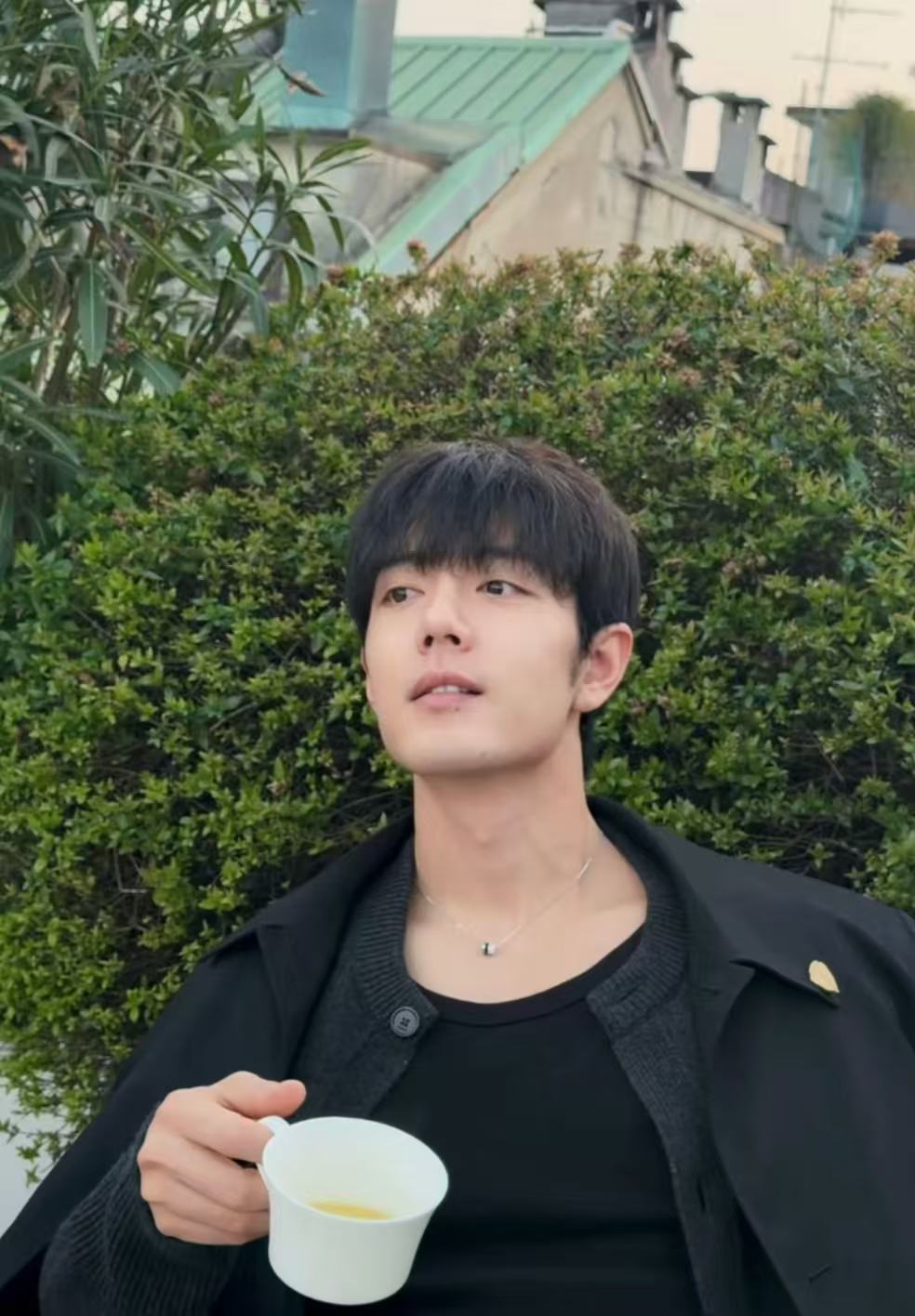 肖战gucci大秀下班喝咖啡肖战大秀下班喝咖啡 下班快乐，大秀表现太精彩啦！！！