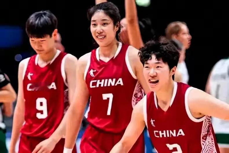 中国女篮夺冠 《歌唱祖国》响彻全场。7月25日，大运会女篮以81:69战胜大漂亮