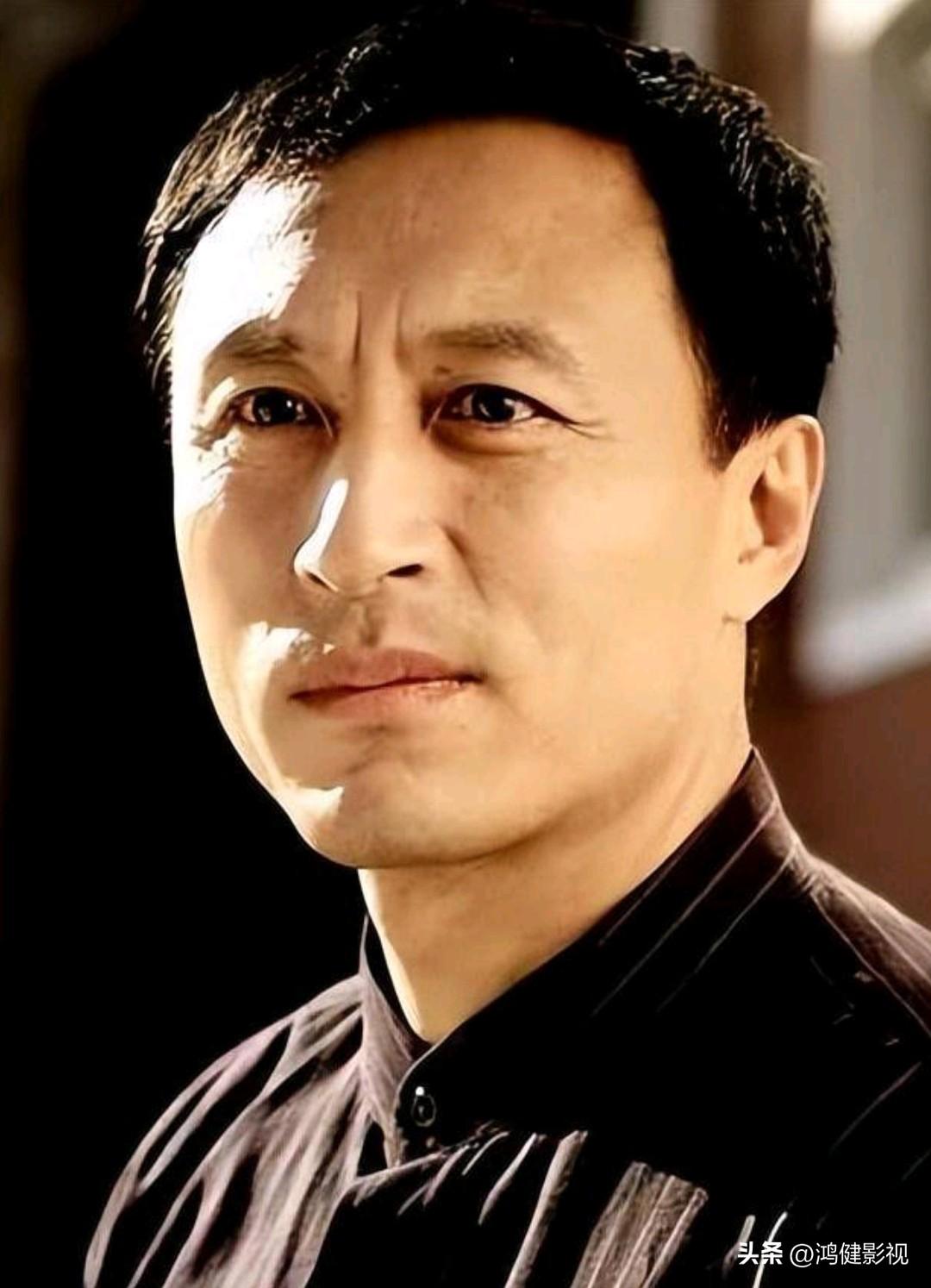 大家还记得这位男演员吗？
他今年68岁，土生土长的河南人，毕业于上海戏剧学院，与