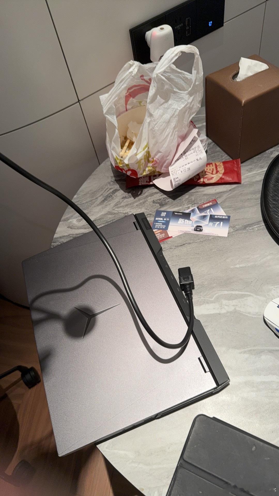 最痛苦的莫过于，要干活了但是没有电源了🔌[融化][融化][融化] ​​​
