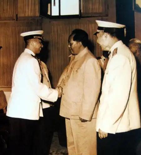 毛主席1975年对海军最后一次指示：海军要搞好，使敌人怕。

这句话虽然简短，却