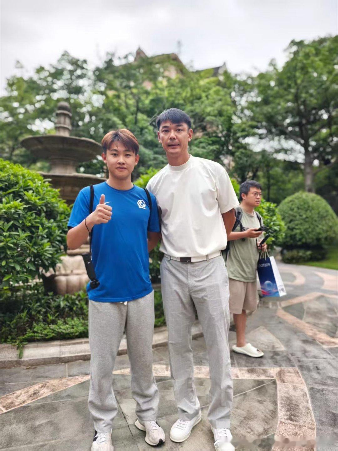 差点以为戴伟浚来了恒大青训广东足球