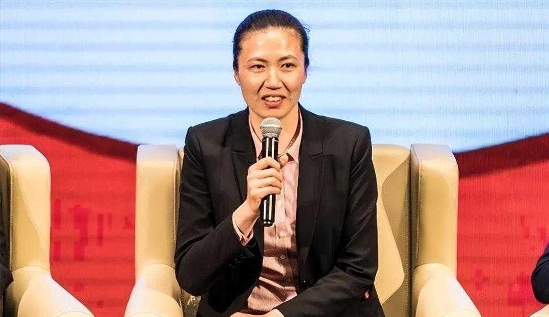 周苏红身居高位二婚嫁富商，十三年照料前夫显情义
周苏红如今事业身居高位，再婚嫁给