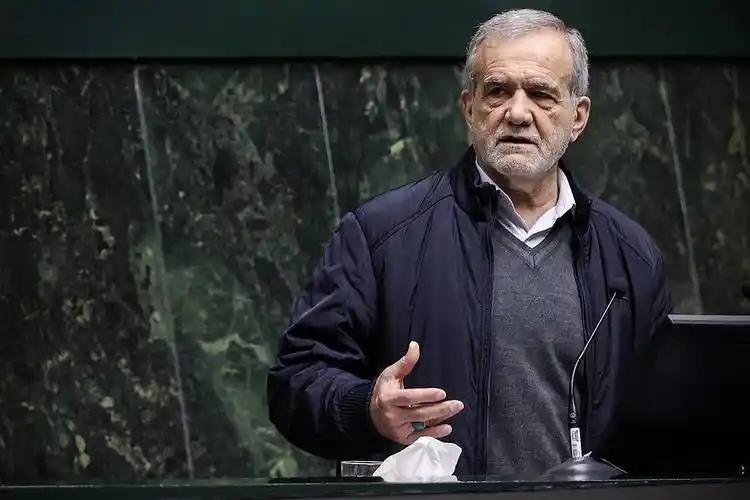 以色列第14频道突然爆出一个大料，说伊朗的情报部门截获了一段总统佩泽希齐扬和革命