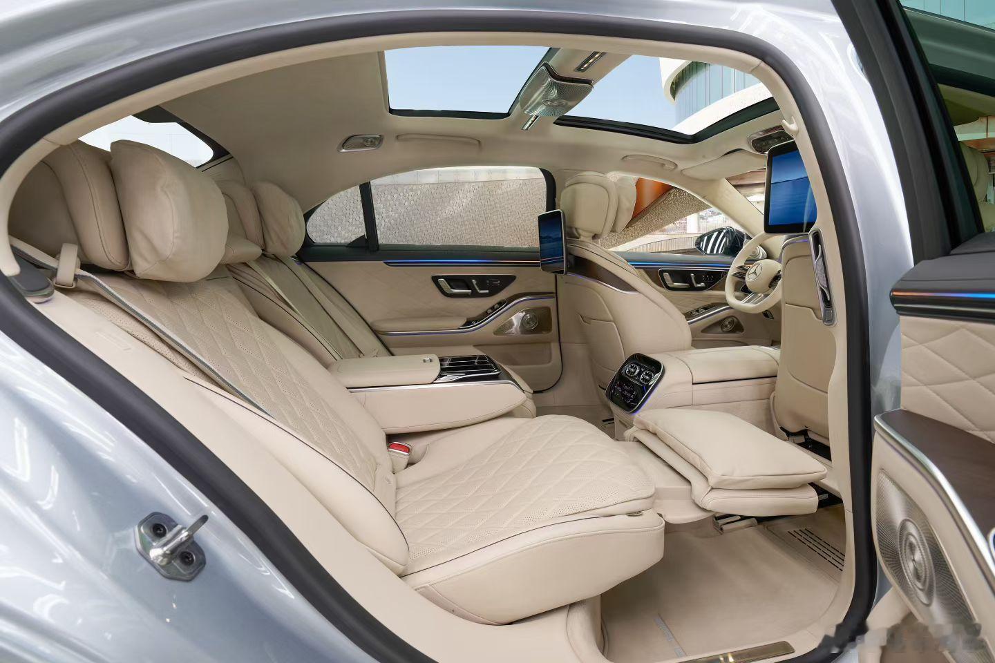 中期改款的奔驰S正式发布（大量实车图），也是改动最大的一次中期改款，大家注意车机