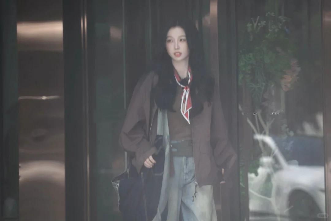 拍摄综艺的虞书欣 