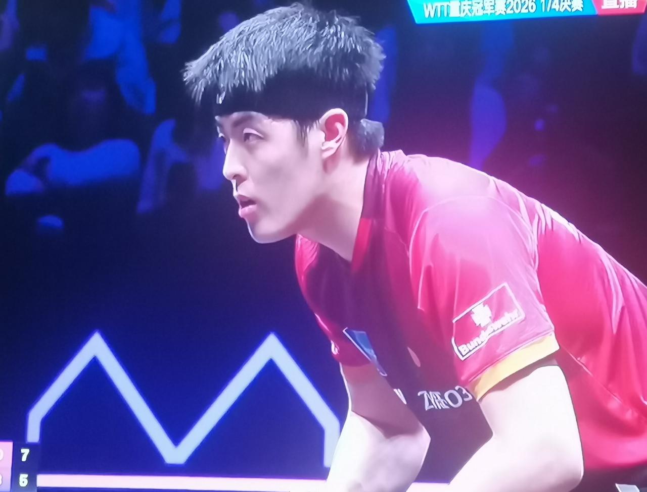 今天看温瑞博这场比赛，正好赶上饭点。比赛前三局十分痛快，他较为轻松地就拿下了。可