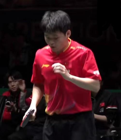 林诗栋2:1张禹珍
第一局开局3:1，林诗栋得分4:1，小石头得分5:1，林诗栋