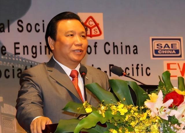 13年前，中国富豪向美国豪捐7000万，如今他的命运轨迹却急转直下，令人唏嘘。