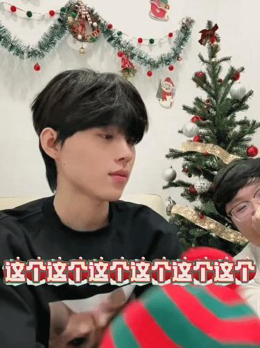 王翊恩抽的只剩家徒四壁了哈哈哈哈哈哈王翊恩抽的只剩家徒四壁了不仅直播间里的圣诞树