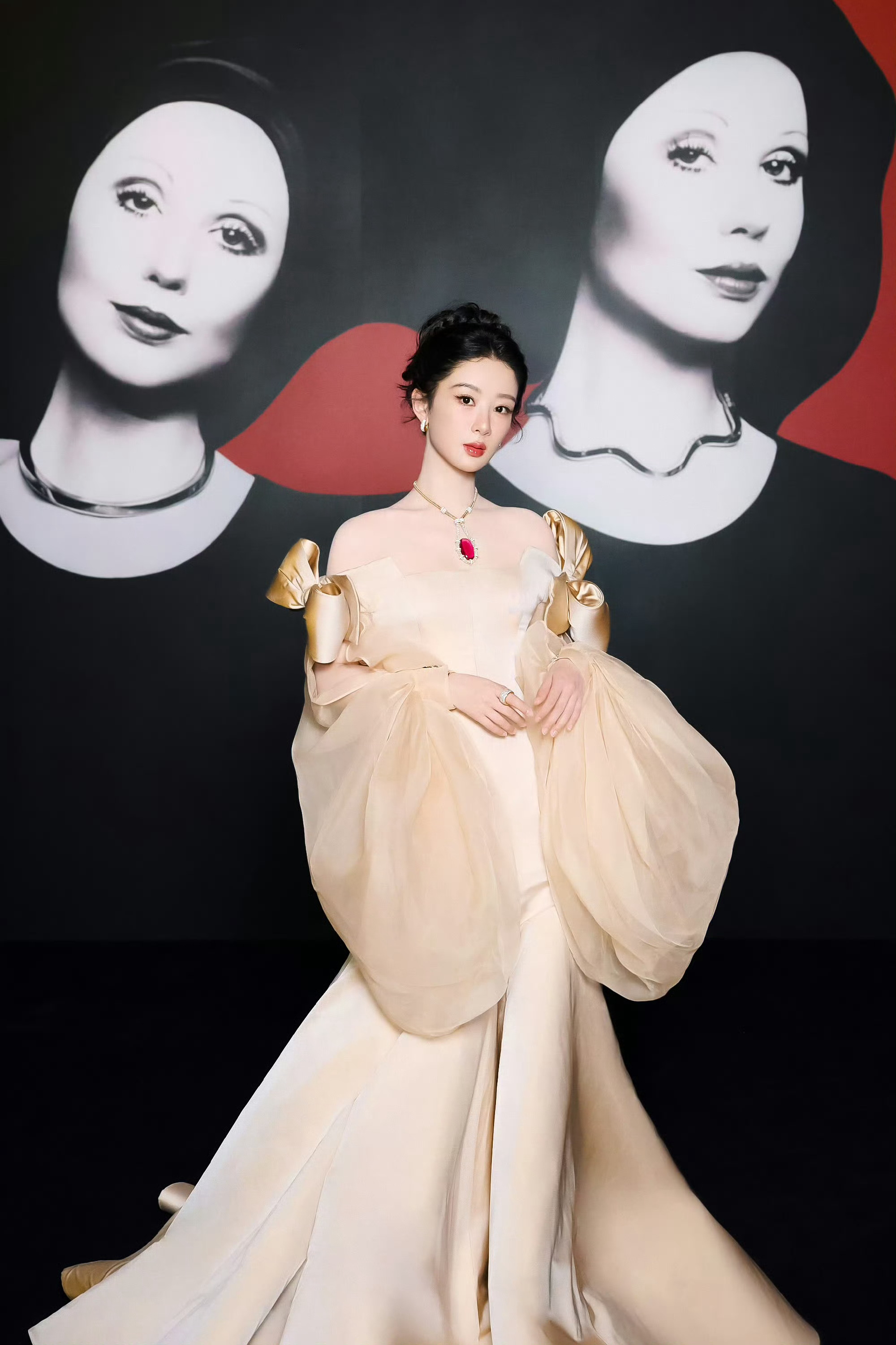 杨紫 yz杨紫董竹君 yz杨紫玉兰花开君再来 “最灿烂的烟火会藏在记忆里 就像我