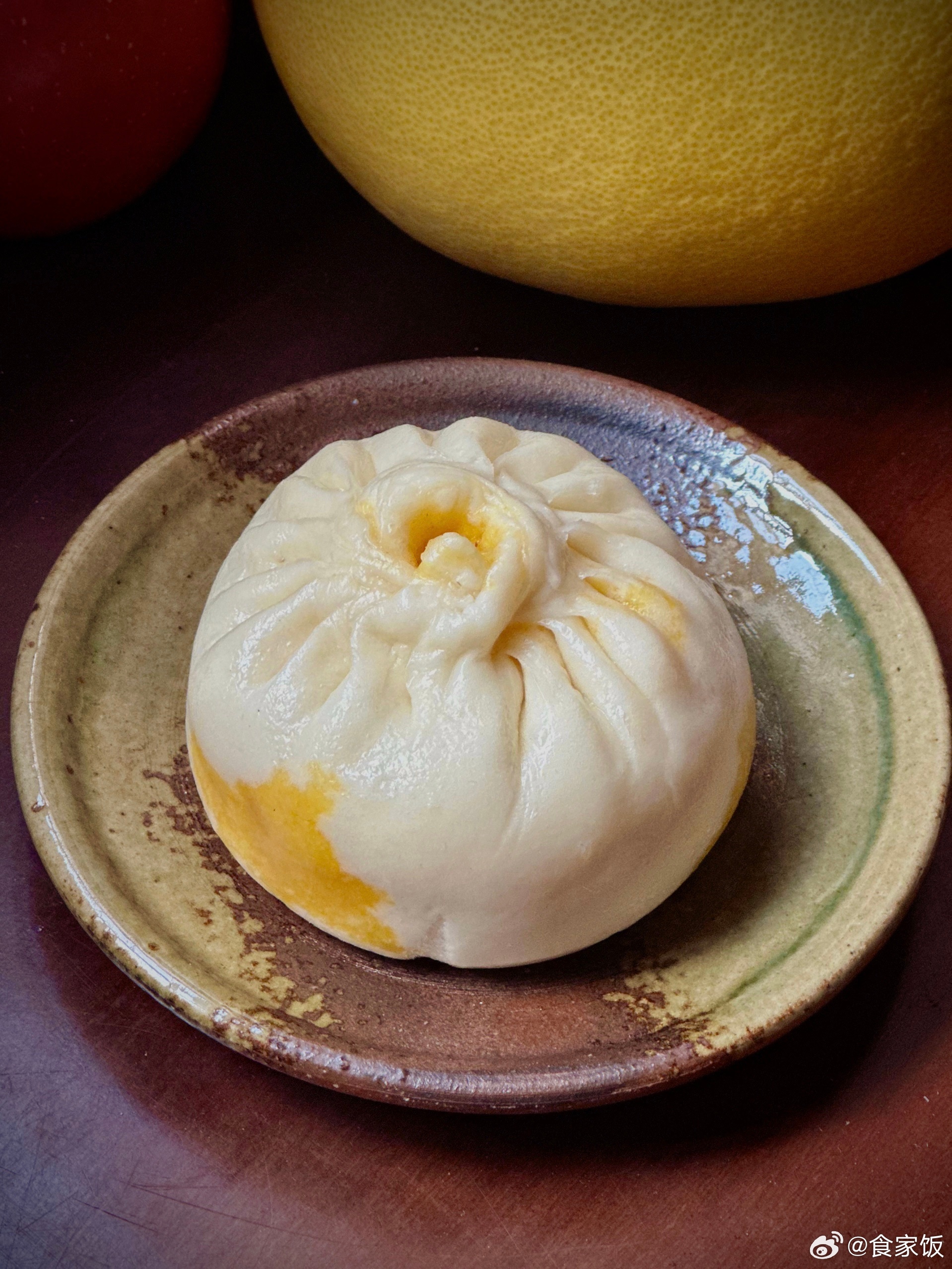 周末豪华早午餐。老酵蟹黄大包，橘子和文旦。早安。[心]微·店 产地食材 买手店/