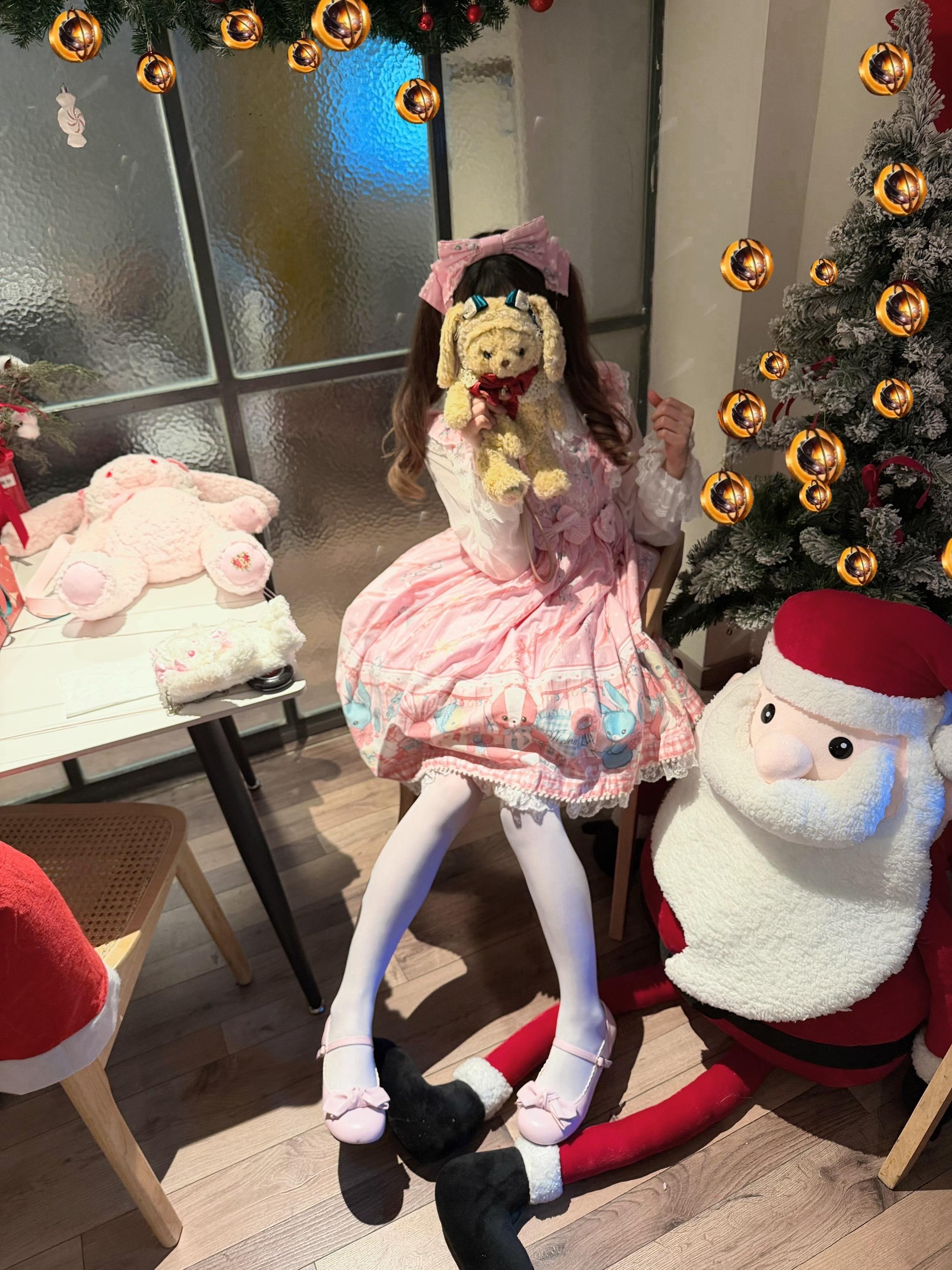 今天又emo了 想了很多事 我的遗憾我的眼泪我没用的爱 但我还是想说 金铲铲扣1