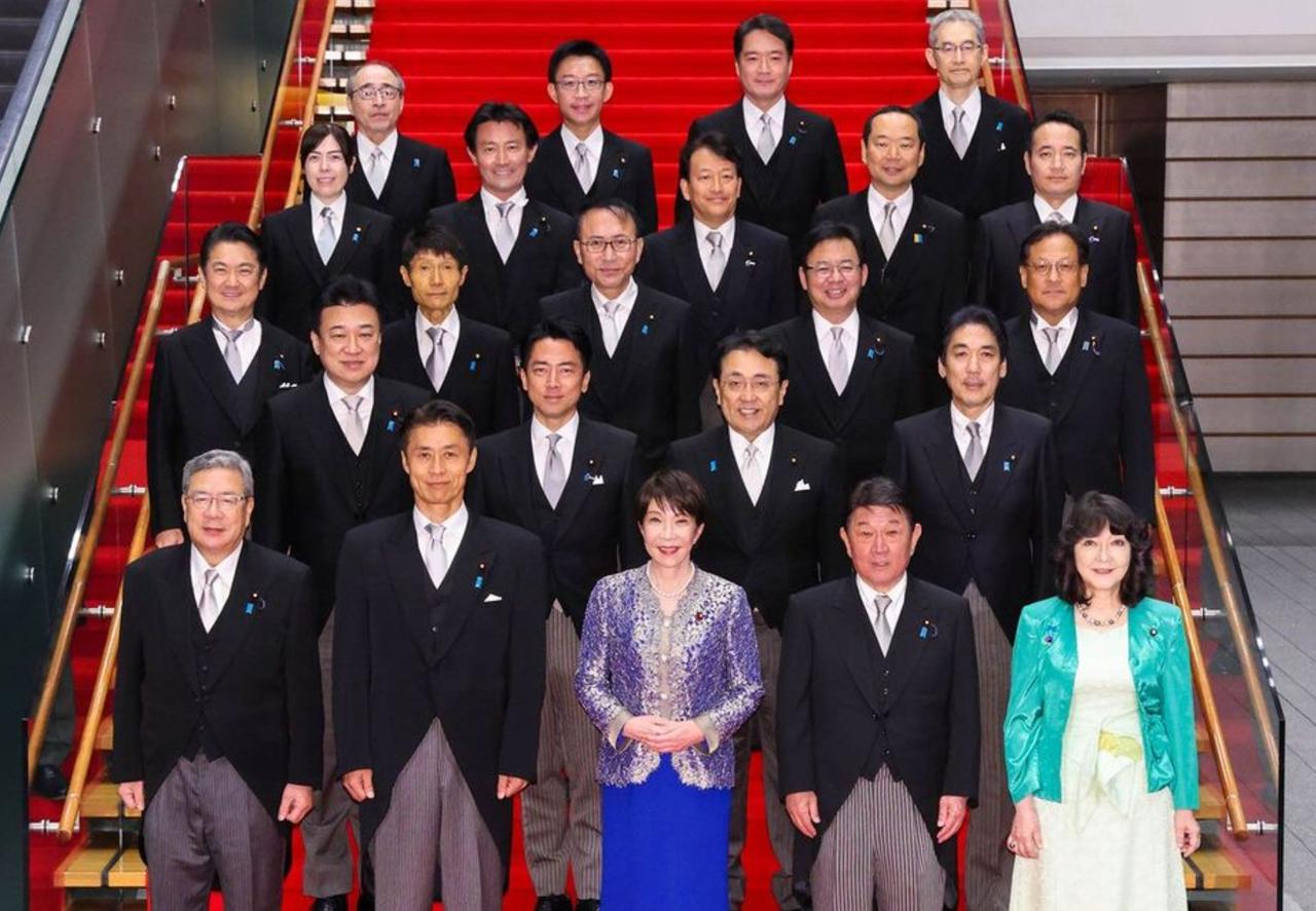 【高市加速推进自民党修宪阵容调整，表示力争在明年春季党大会前敲定发起修宪提案。】