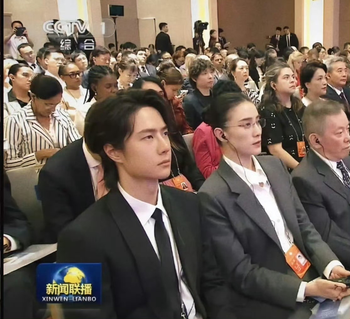 我们去年新闻联播上的王一博