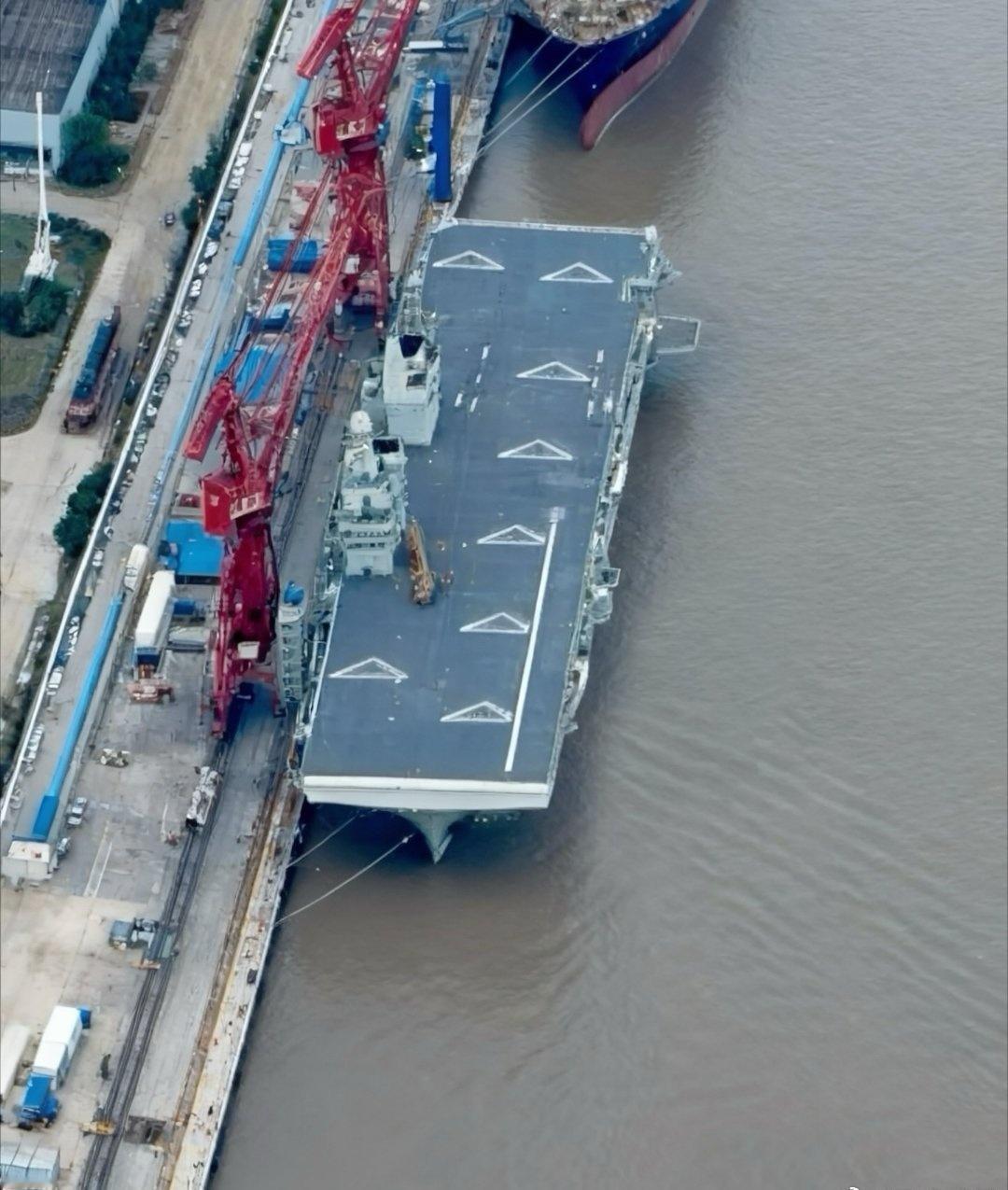 076画线后的最清晰图像
从之前的陆地模型来看，应该还没画全